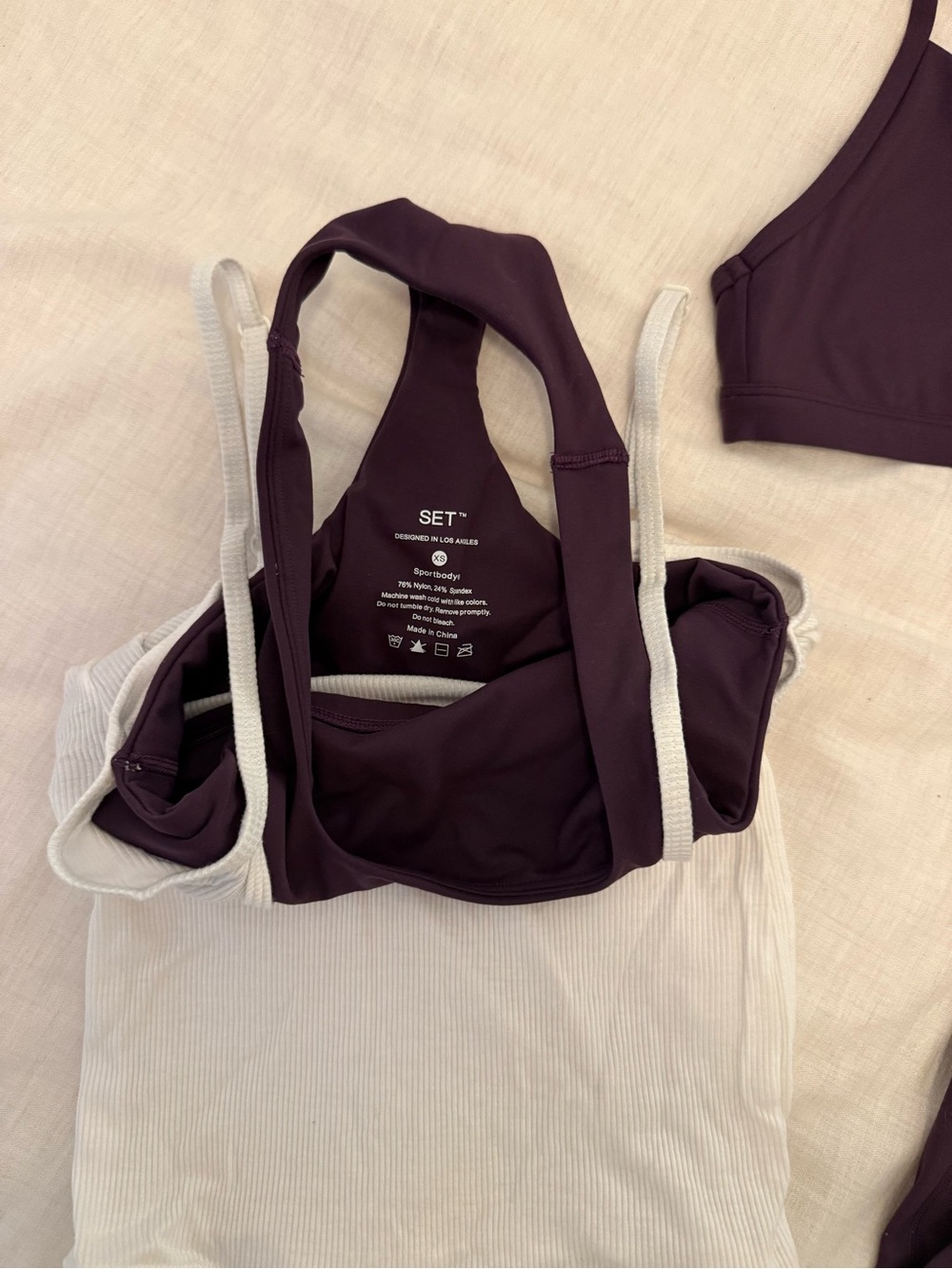 Set Active Bra, Leggings & Tank Top - Picture 2 of 3